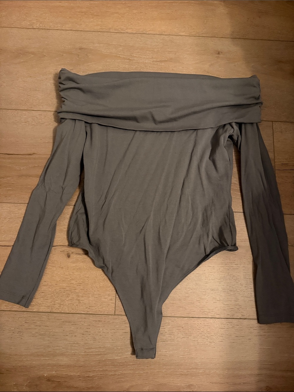 Off shoulder bodysuit|size US 10|ASOS